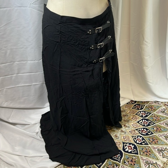 Widow Long Black Split Kilt Size XL - Picture 1 of 4
